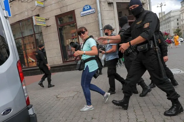 Law enforcement officers detaining journalists who were on assignment are photographed by a Reuters photographer a moment before his detention, in Minsk, Belarus on July 28, 2020. All members of the media were released after being brought to and questioned at a local police station. (Photo by Vasily Fedosenko/Reuters)