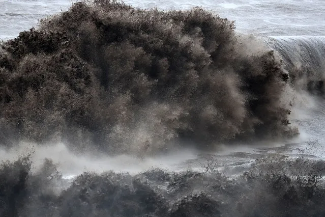 A wave strong wave hits the shore in Saint-Joseph, on the French Indian Ocean island of La Reunion, on January 18, 2018, as the tropical storm Beguitta passes near the island. The storm Berguitta approched La Reunion causing heavy rain in the southern part of the island in the night of January 17, continuing on January 18 damaging roads and causing the flooding of many waterways. (Photo by Richard Bouhet/AFP Photo)