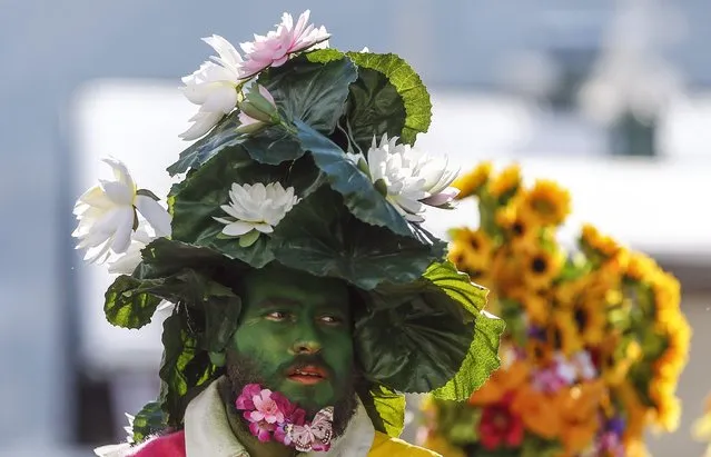 A man with a painted face and traditional costumes takes part in the Schleicherlaufen festival in the western Austrian town of Telfs February 1, 2015. (Photo by Dominic Ebenbichler/Reuters)