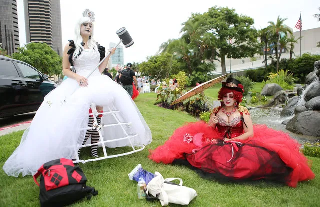 Cosplayers pose while dressed as the White Queen and Queen of Hearts outside Comic-Con on July 20, 2018 at the San Diego Convention Center in San Diego, California. More than 100,000 are expected at the annual comic and entertainment convention. (Photo by Mario Tama/Getty Images)