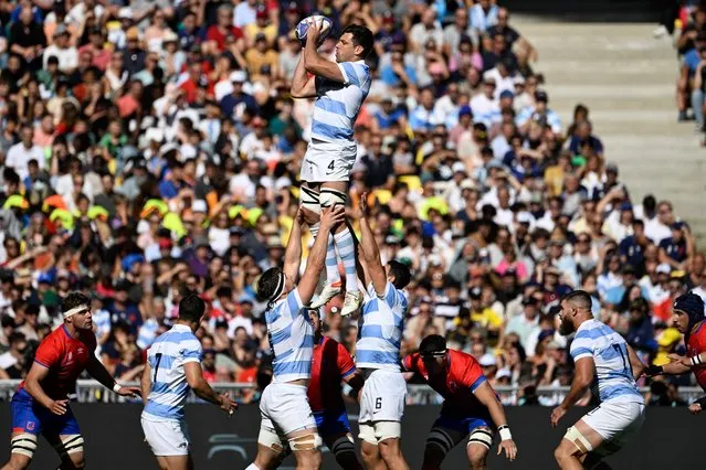 Argentina's flanker Guido Petti (C-Top) catches the ball during the France 2023 Rugby World Cup Pool D match between Argentina and Chile at the Beaujoire Stadium in Nantes, west France, on September 30, 2023. (Photo by Damien Meyer/AFP Photo)