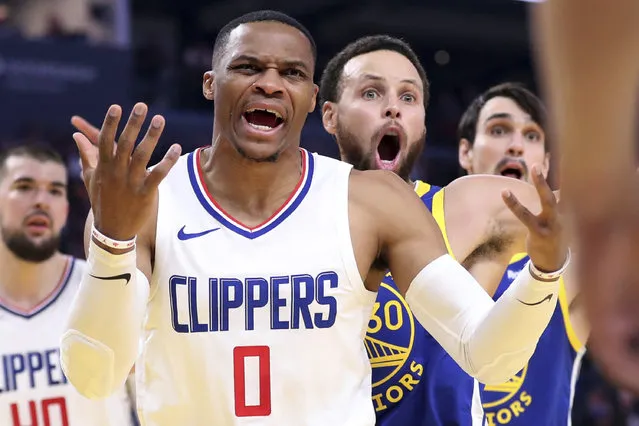 Los Angeles Clippers' Russell Westbrook and Golden State Warriors' Stephen Curry and Dario Saric, right, react to a foul call on Curry during the first quarter of an NBA basketball game Thursday, November 30, 2023, in San Francisco. (Photo by Scott Strazzante/San Francisco Chronicle via AP Photo)