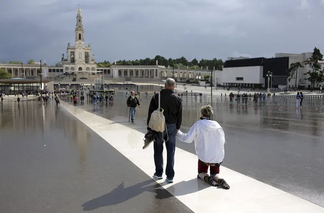 A pilgrim walks on her knees paying penance at the Fatima sanctuary in Fatima, Portugal, Thursday, May 11, 2017. Pope Francis is visiting the Fatima shrine on May 12 and 13 to canonize two Portuguese shepherd children whose “visions” of the Virgin Mary 100 years ago turned the sleepy farming town of Fatima into a major Catholic pilgrimage site. (Photo by Armando Franca/AP Photo)