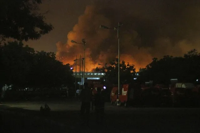 Smoke billows from Jinnah International Airport in Karachi, June 9, 2014. REUTERS/Athar Hussain