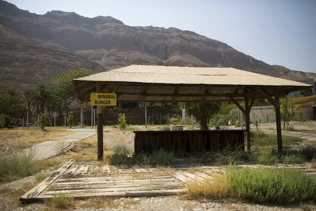 An abandoned tourist resort is seen near the shore of the Dead Sea, Israel July 28, 2015. (Photo by Amir Cohen/Reuters)