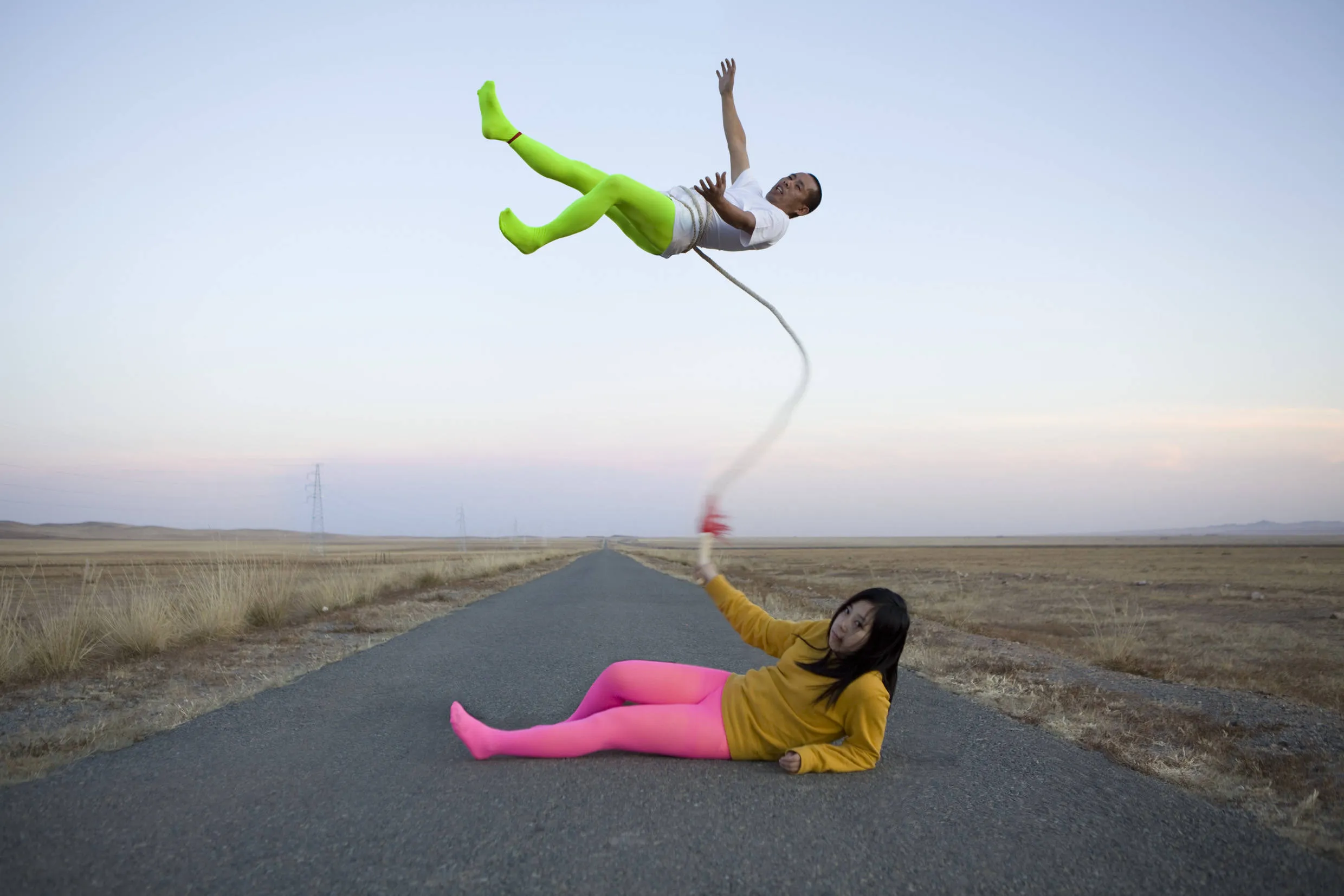 Над вей. Li Wei. Ли Вэй фотограф. Китайский фотограф ли Вей. Необычные трюки.