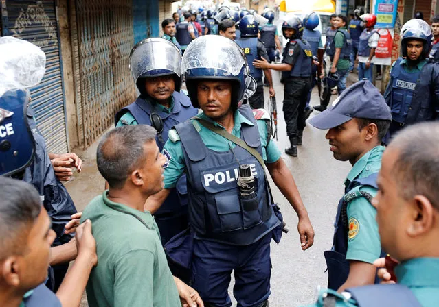 Police keep the public away near the site of a police operation on militants on the outskirts of Dhaka, Bangladesh, July 26, 2016. (Photo by Mohammad Ponir Hossain/Reuters)