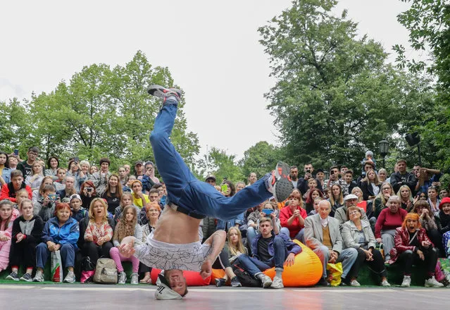 Breakdancers perform at the 11th Colourful Moscow Interethnic Youth Festival at Sokolniki Park in Moscow, Russia on July 13, 2019, a social artistic event encouraging youth subcultures to redefine and creatively interpret specific aspects of Russian interethnic relations and cultural diversity. (Photo by Vyacheslav Prokofyev/TASS)