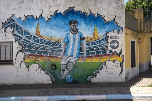 A mural of soccer player Lionel Messi decorates the Las Heras neighborhood where he lived in Rosario, Argentina, Wednesday, December 14, 2022. (Photo by Rodrigo Abd/AP Photo)