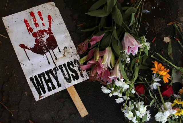 A memorial is pictured at the location where the police shooting of Keith Scott took place, in Charlotte, North Carolina, U.S., September 23, 2016. (Photo by Mike Blake/Reuters)