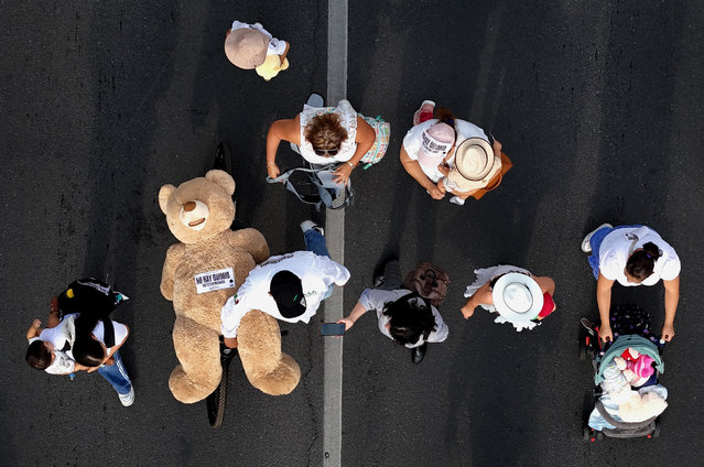 Demonstrators carry a teddy bear as they take part in the so-called march “We Want Medicines”, organized by the civil association “Nariz Roja” (Red Nose) to demand action on the crisis of cancer drug shortages in Guadalajara, Jalisco state, Mexico on August 9, 2025. (Photo by Ulises Ruiz/AFP Photo)