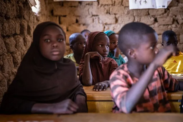 Pupils attend a lesson in a classroom at the Sakoira school in the Tillaberi region of Niger on January 25, 2023. (Photo byOlympia de Maismont/AFP Photo)