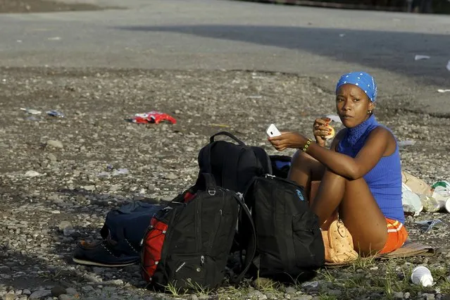 A Cuban migrant waits for tranport after receiving a humanitarian visa at a border post with Panama in Paso Canoas, Costa Rica November 15, 2015. Costa Rica re-opened its border with Panama after a sudden tightening in its immigration policy had left more than 1,200 of them stranded there. (Photo by Juan Carlos Ulate/Reuters)