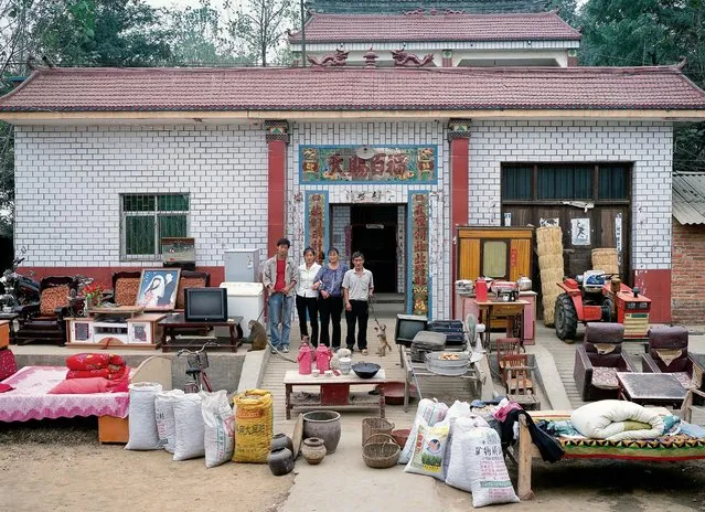 The belongings of a monkey trainer in Baowan village, Fanji township, Xinye county. (Photo by Ma Hongjie)