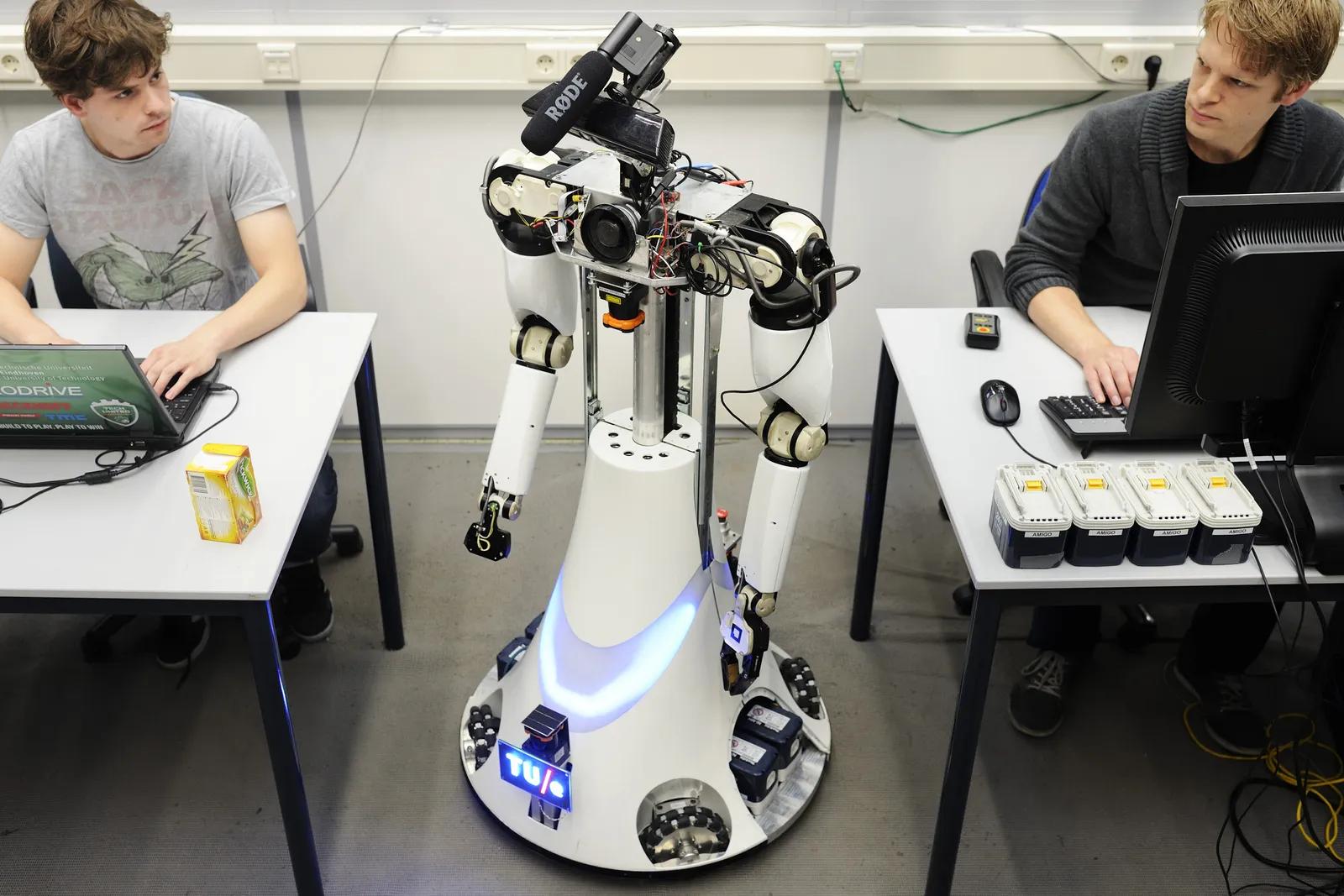 Исследования робототехники. Робототехника. Современные роботы. Современная робототехника. Робототехник профессия.