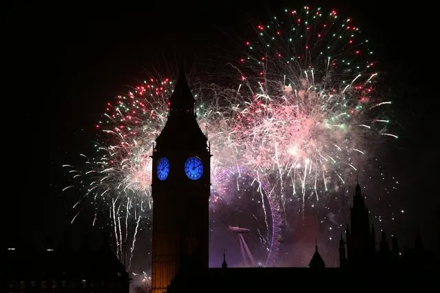 Fireworks light up the London skyline and Big Ben just after midnight on January 01, 2016 in London, England. (Photo by Carl Court/Getty Images)