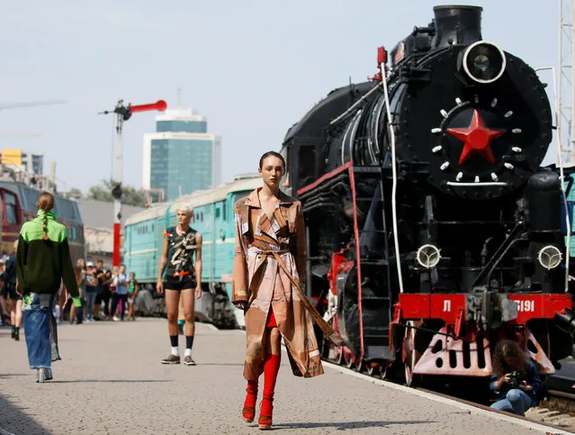 Models present a creation by Ukrainian designer Jean Gritsfeldt during Ukrainian Fashion Week at the railway station in Kiev, Ukraine on September 2, 2018. (Photo by Valentyn Ogirenko/Reuters)