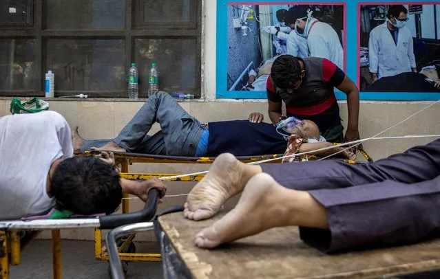 Patients suffering from the coronavirus disease (COVID-19) wait to get admitted outside the casualty ward at Guru Teg Bahadur hospital, amidst the spread of the disease in New Delhi, India, April 23, 2021. (Photo by Danish Siddiqui/Reuters)
