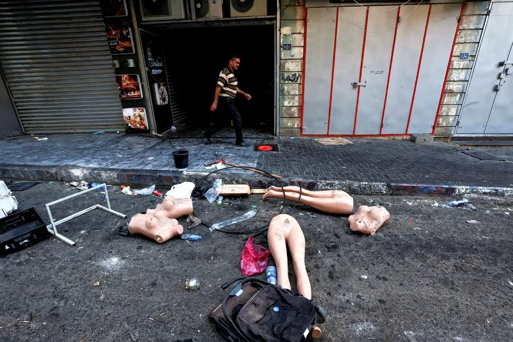 Humans and Mannequins