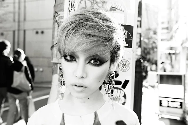 “Hirari Ikeda, Harajuku. Hirari is one of the most popular Harajuku girls”. (Photo by Tokyo Fashion)