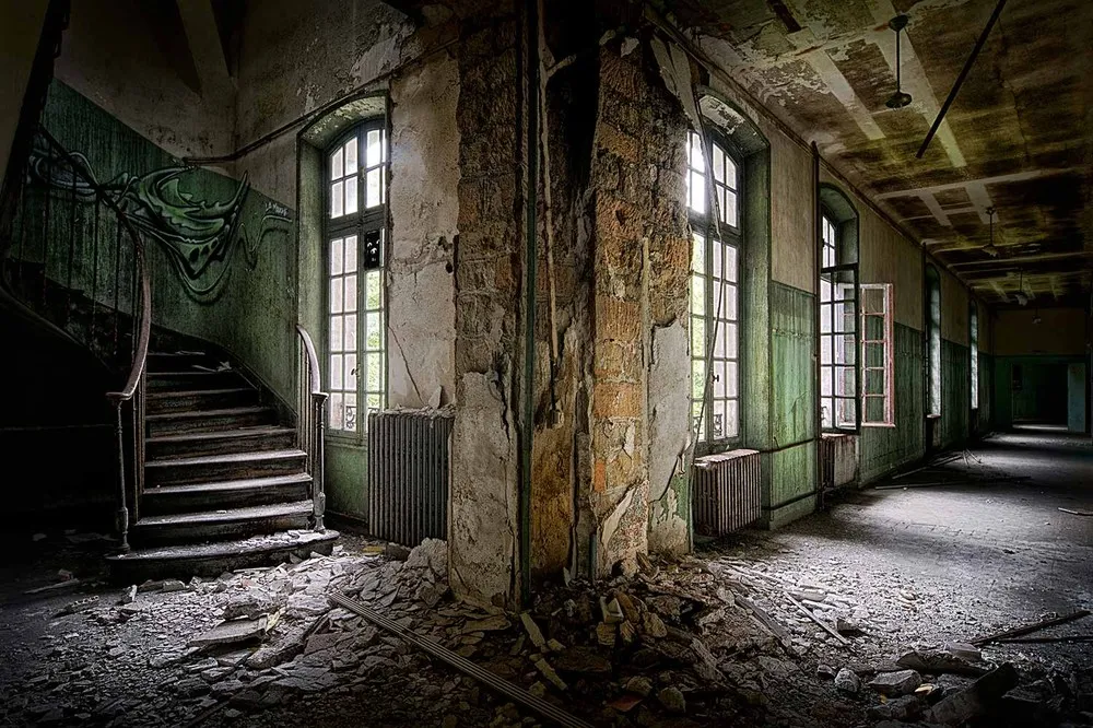 Urban Explorer Finds Beauty in Decay
