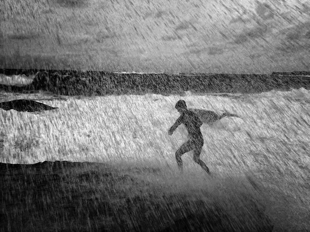 “Boy versus Wild” by Clare Bardsley was the winner of the mobile category. It was taken during a ferocious storm at Coogee Beach, New South Wales in Australia. The boys were fearless, braving the huge waves and diving off one of the large rocks into the surrounding rock pool. (Photo by Clare Bardsley/Head On)