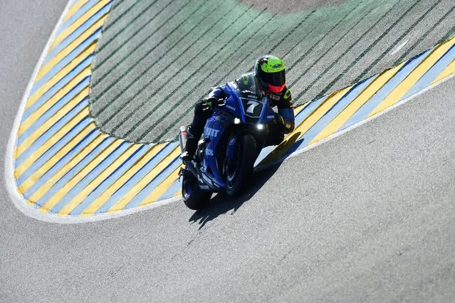 Yamaha YZF-R1 Formula EWC N7 Italian rider Niccolo Canepa competes to clock the best lap time in 1'34,878 during the qualifying session of the 45th Le Mans 24-hours endurance moto race, in Le Mans, northwestern France, on April 15, 2022. (Photo by Jean-Francois Monier/AFP Photo)