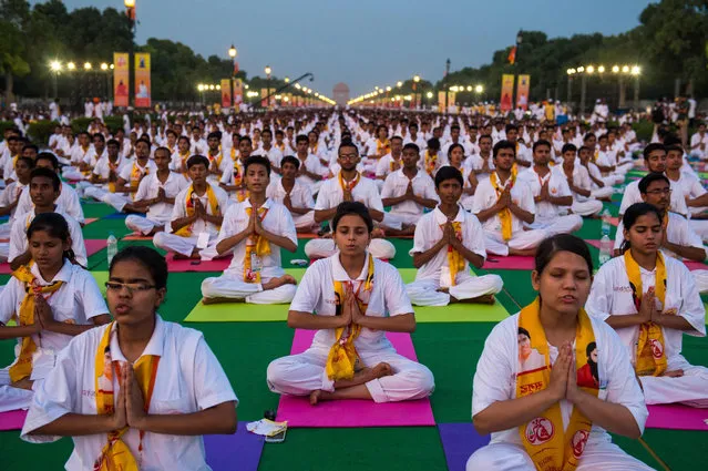 Indian yoga practitioners participate in a rehearsal for International Yoga Day on Rajpath in New Delhi on June 19, 2016. The ancient Indian practice of yoga is celebrated every year on June 21 as International Day of Yoga. (Photo by Chandan Khanna/AFP Photo)
