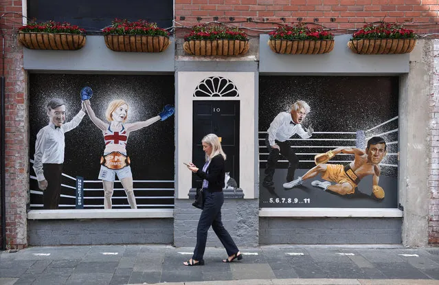 A newly painted mural featuring Liz Truss and Rishi Sunak is seen in Belfast city centre on September 5, 2022 in Belfast, Northern Ireland. The Conservative Party have elected Liz Truss as their new leader replacing Prime Minister Boris Johnson, who resigned in July. (Photo by Charles McQuillan/Getty Images)