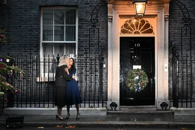 Akshata Murty (R), wife of British Prime Minister Rishi Sunak, bids farewell to Ukraine's First Lady Olena Zelenska outside of 10 Downing Street in central London on November 28, 2022. (Photo by Ben Stansall/AFP Photo)