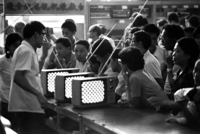 Black-and-white TV sets are displayed at a department store in Xidan, one of the three traditional shopping streets, in Beijing in 1981. (Photo by Reuters/China Daily)