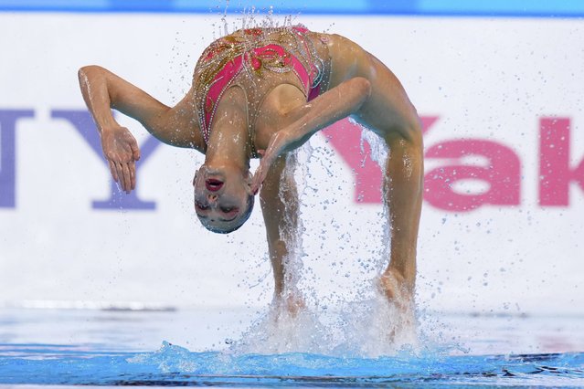 Neutral athletes Mayya Doroshko and Tatiana Gayday compete in the women's duet technical preliminary of artistic swimming at the World Aquatics Championships in Singapore, Friday, July 18, 2025. (Photo by Vincent Thian/AP Photo)