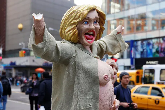 A naked statue of U.S. Democratic presidential nominee Hillary Clinton is seen at Union Square in New York, U.S., October 24, 2016. (Photo by Shannon Stapleton/Reuters)