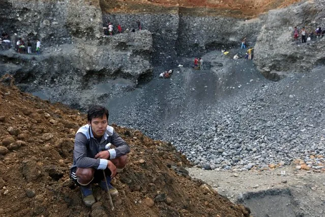 A miner sits in a mine as he searches for jade stones at Hpakant jade mine in Kachin state, Myanmar, November 27, 2015. (Photo by Soe Zeya Tun/Reuters)