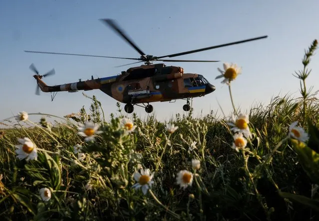 A Ukrainian military helicopter takes off to carry out a mission, amid Russia's attack on Ukraine, during military drills in the north of Ukraine on June 1, 2023. (Photo by Gleb Garanich/Reuters)