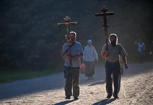 Orthodox believers go on pilgrimage celebrating the icon of St. Nicholas in the village of Velikoretskoye in Kirov Region, Russia on June 6, 2021. (Photo by Alexey Malgavko/Reuters)