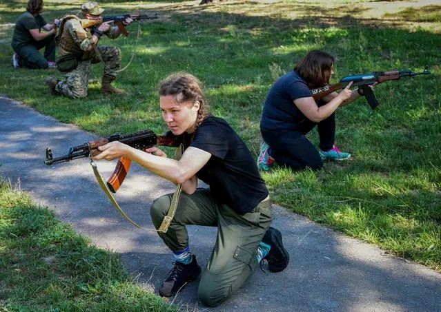 Ukrainian civilians take part in military training in Lviv region in western Ukraine on August 3, 2022, amid Russian invasion of Ukraine. (Photo by Yuriy Dyachyshyn/AFP Photo)