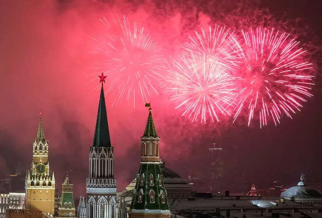 Fireworks explode in the sky over the Kremlin during New Year celebrations in Moscow, Russia January 1, 2019. (Photo by Shamil Zhumatov/Reuters)