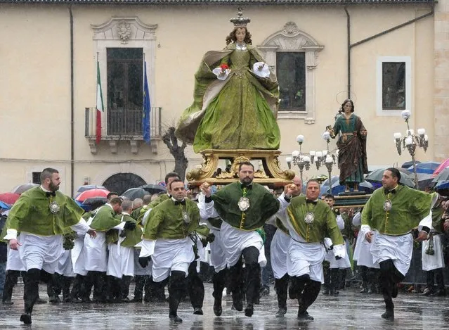 A moment of the traditional ceremony  of the “Madonna who runs away” (La Madonna che scappa)  in Sulmona, Central Italy,  Sunday, April 5, 2015. The reenactment is held every year on Easter morning, when the statue of the Virgin Mary, wearing a black robe, is carried on shoulder by a number of young men and when the procession meets the statue of the resurrected Christ. (Photo by Claudio Lattanzio/AP Photo/ANSA)