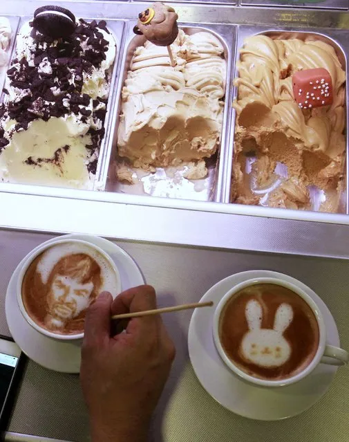 Coffee artist Zach Yonzon demostrates decorating a coffee latte with a caricature of Filipino World Boxing Champion (WBC) Manny Pacquiao and a Bunny at Bunny Baker cafe in Manila April 9, 2015. (Photo by Romeo Ranoco/Reuters)