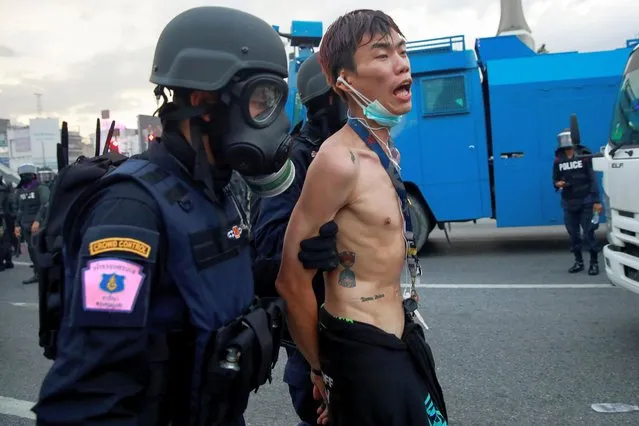 Police officers detain a demonstrator during clashes at a protest against what they call the government's failure in handling the coronavirus disease (COVID-19) outbreak, in Bangkok, Thailand, August 7, 2021. (Photo by Soe Zeya Tun/Reuters)