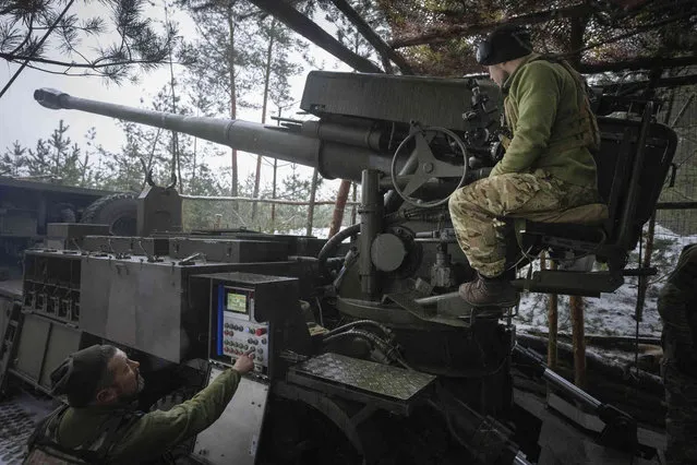 Ukrainian servicemen fire a self-propelled howitzer “Bohdana” towards Russian positions near Bakhmut, Ukraine, Donetsk region, Ukraine, Friday, January 26, 2024. (Photo by Efrem Lukatsky/AP Photo)