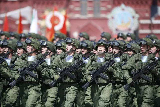 Russian servicemen march during the Victory Day parade at Red Square in Moscow, Russia, May 9, 2015. (Photo by Sergei Karpukhin/Reuters)