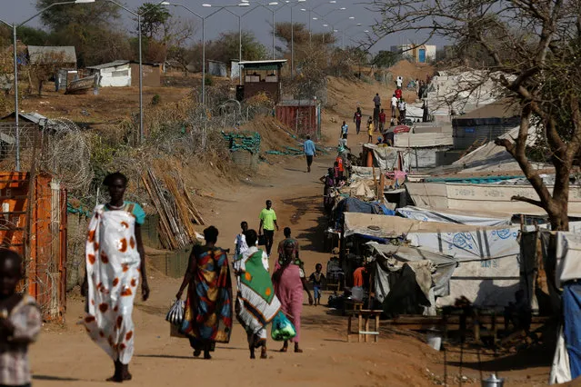 Internally displaced people walk on a road close to the outer perimeter of a United Nations Mission in South Sudan (UNMISS) Protection of Civilian site (CoP), outside the capital Juba, South Sudan, January 25, 2017. (Photo by Siegfried Modola/Reuters)