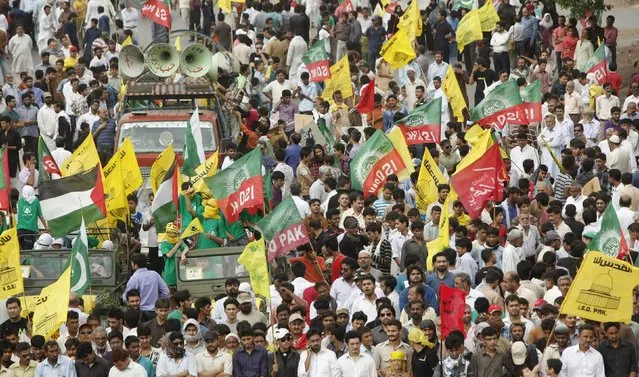 Shi'ite Muslim supporters of the Imamia Student Organization (ISO) hold flags, as they take part in a rally marking the annual al-Quds Day, or Jerusalem Day, in Karachi, Pakistan, July 10, 2015. (Photo by Akhtar Soomro/Reuters)