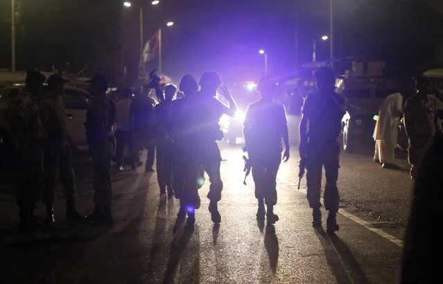 Paramilitary soldiers arrive at Jinnah International Airport in Karachi, June 9, 2014. REUTERS/Athar Hussain