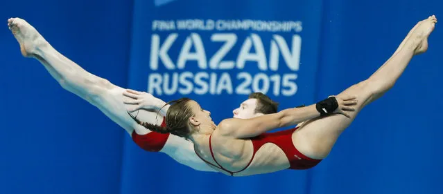 France's Benjamin Auffret and Laura Marino dive in the mixed 10m synchro platform final at the Aquatics World Championships in Kazan, Russia, July 25, 2015. (Photo by Stefan Wermuth/Reuters)