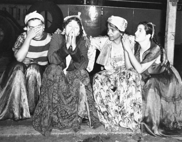 These four women were members of a band of more than 50 Gypsies who kept an all night vigil outside of Bellevue Hospital, New York, July 7, 1938, praying for recovery of one of their own, Louis Di Metro, 20, seriously ill with a throat infection. The malady he is suffering is reported to be fatal in 90 per cent of its cases. (Photo by AP Photo)