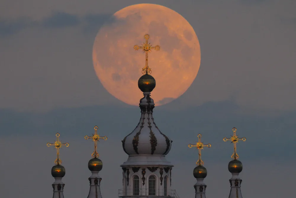 Supermoon Finale Lights Up the Night