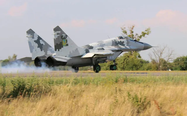 A Ukrainian Mikoyan MiG-29 jet fighter lands during a military aviation drills as Russia accuses Ukraine in incursion into annexed Crimea, in Rivne region, Ukraine, August 10, 2016. (Photo by Reuters/Stringer)